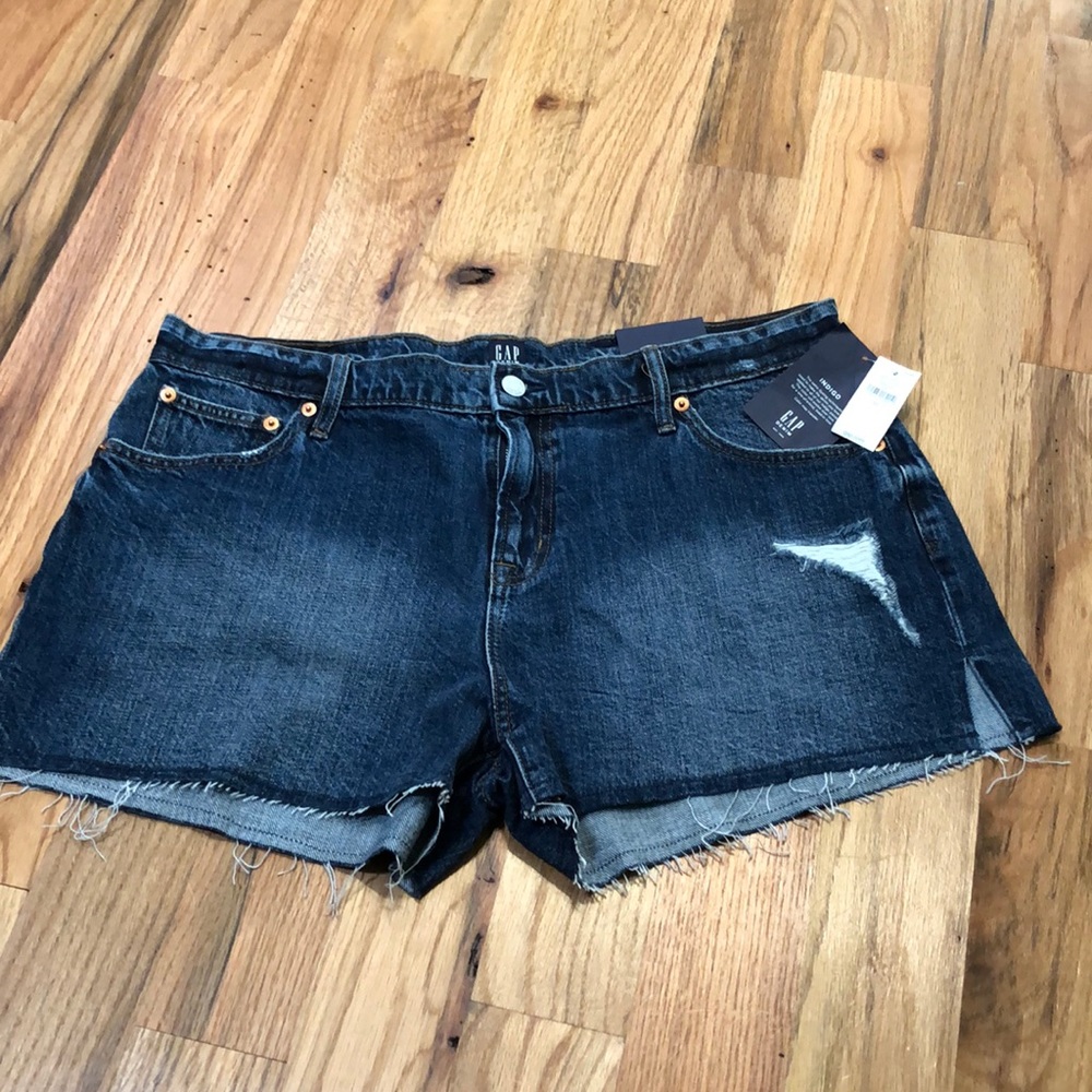 Gap denim shorts size 32 NWT